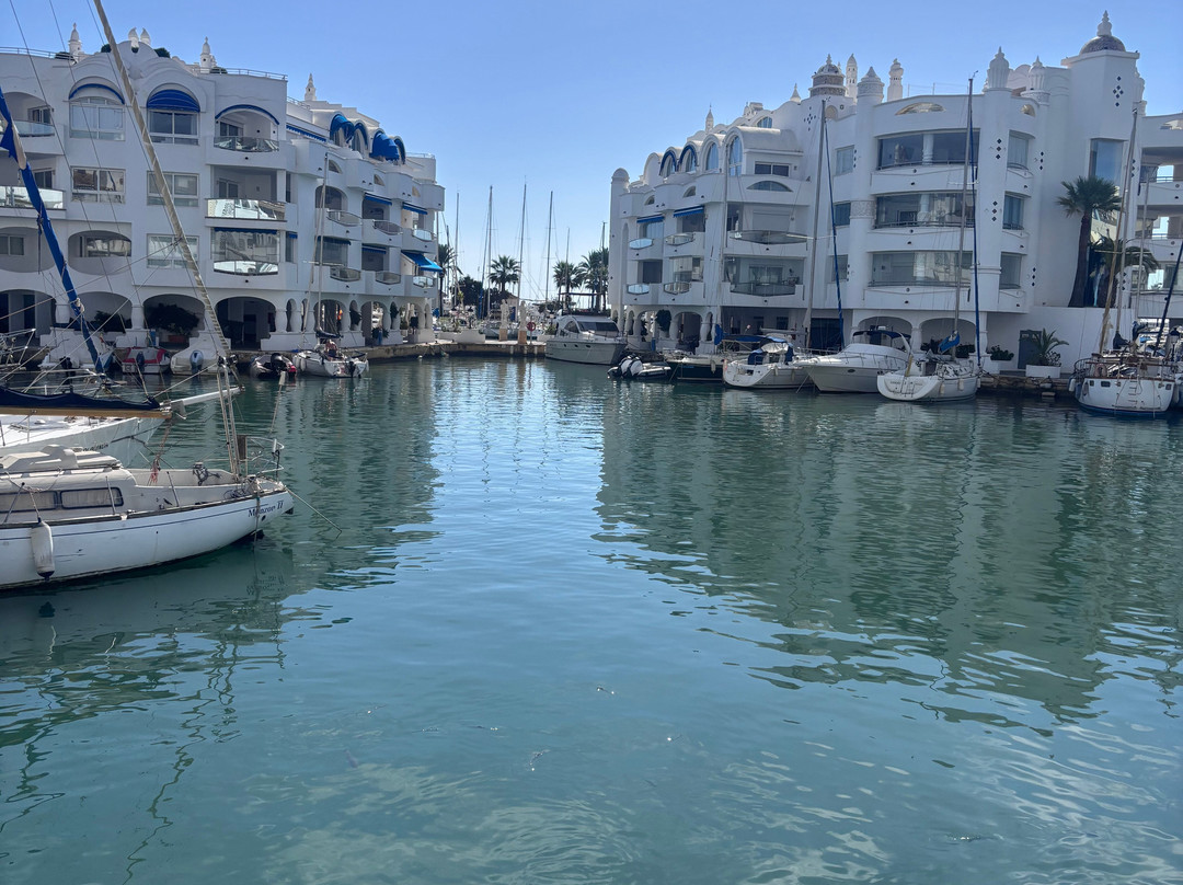 Centro Comercial Puerto Marina Shopping-班纳玛德纳必去景点