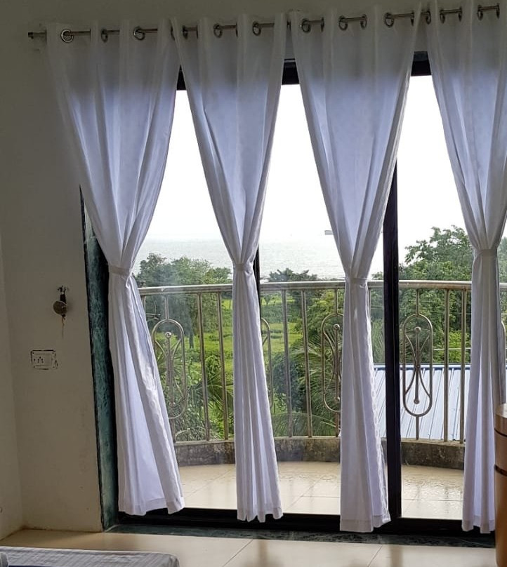 OYO 33360 Golden Wave Sea View