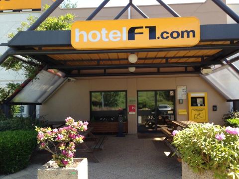 Enzo Hotels Green proximité Zenith d' Auvergne Ex F1 Formule 1 Clermont Ferrand Issoire Coudes-客卧