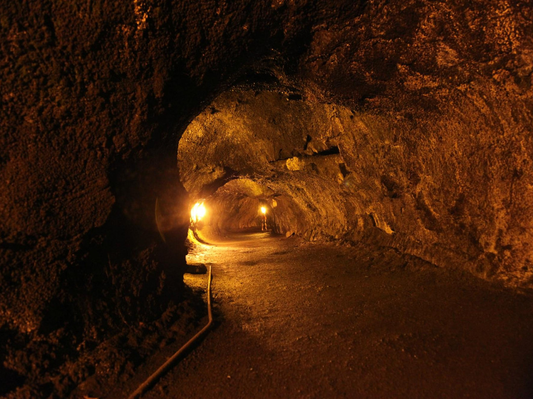 瑟斯顿熔岩隧道景点图片