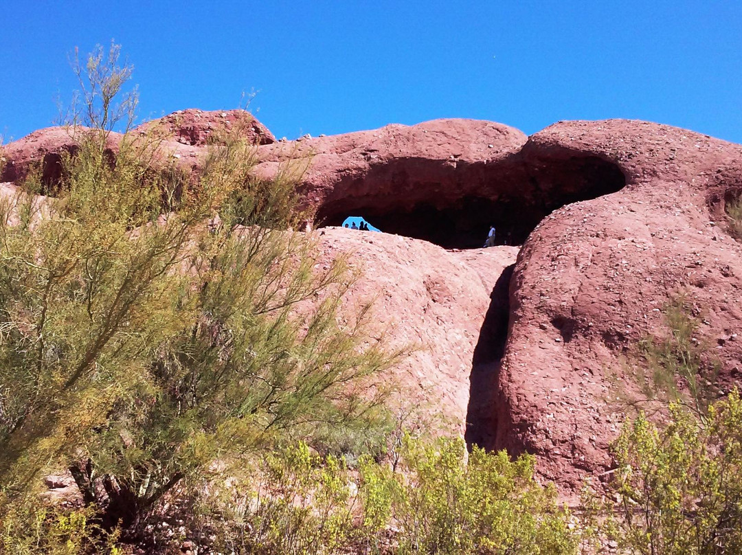 凤凰城旅游景点-石中洞