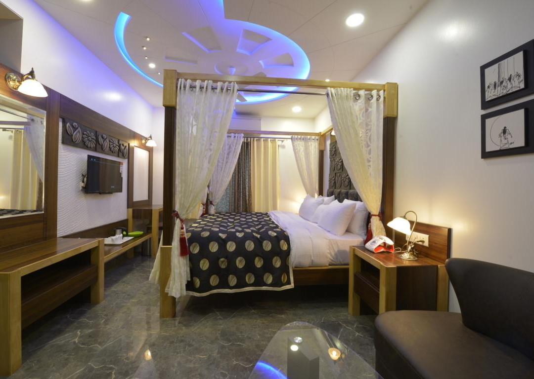 Hotel J P International