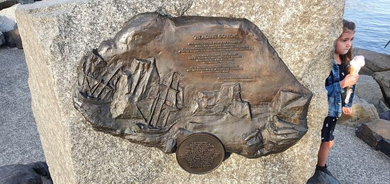 Bernacchi Tribute Sculptures-霍巴特必去景点