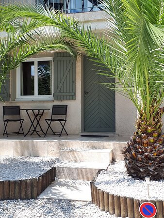 Auberge De Val Moureze主图