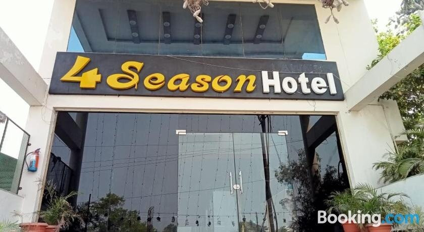 4 Season Hotel