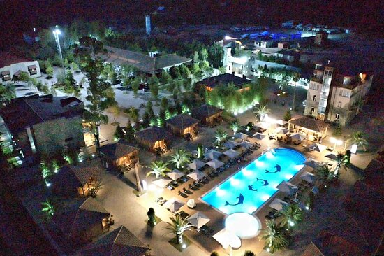 Hotel Chateau Kvirike-泳池