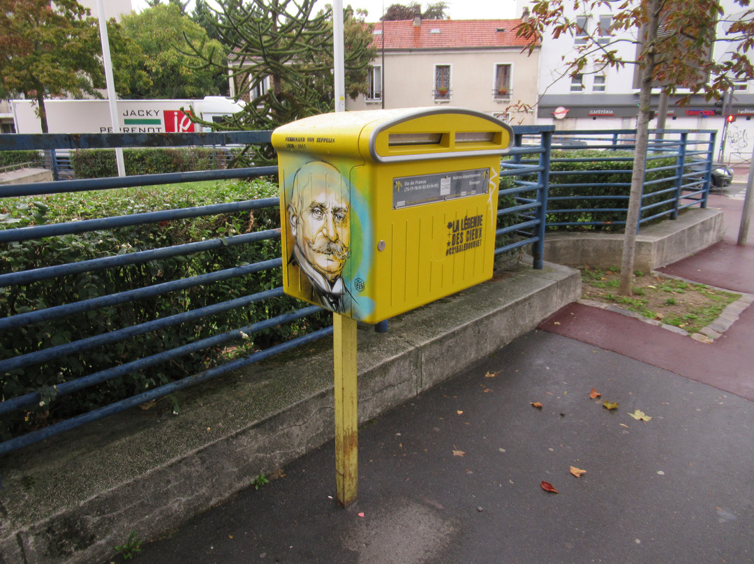 Fresque "Ferdinand von Zeppelin et Helene Boucher"