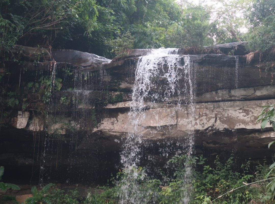 Tada Waterfalls景点图片
