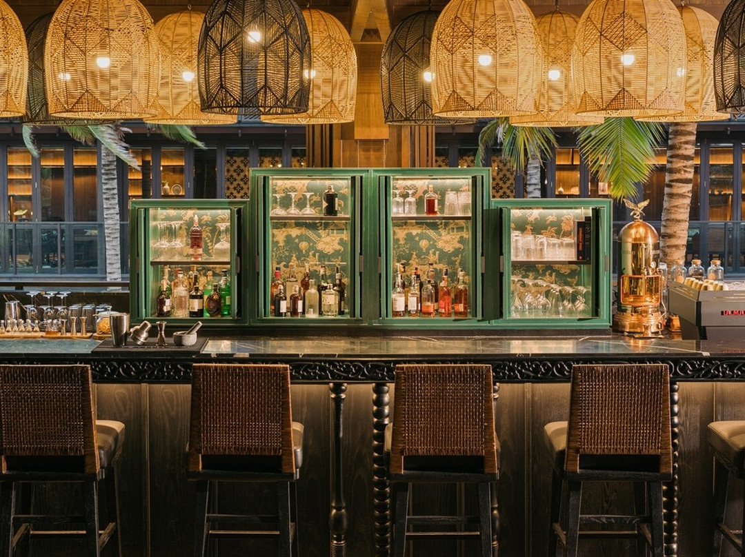 LANAI Bar & Lounge