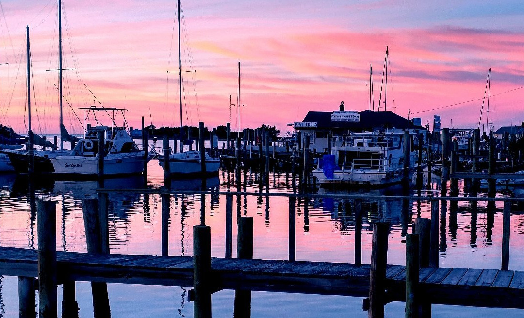 Captain's Landing Waterfront Inn主图