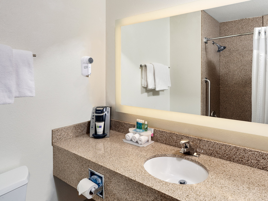 Holiday Inn Express Sheboygan-Kohler (I-43) by IHG主图