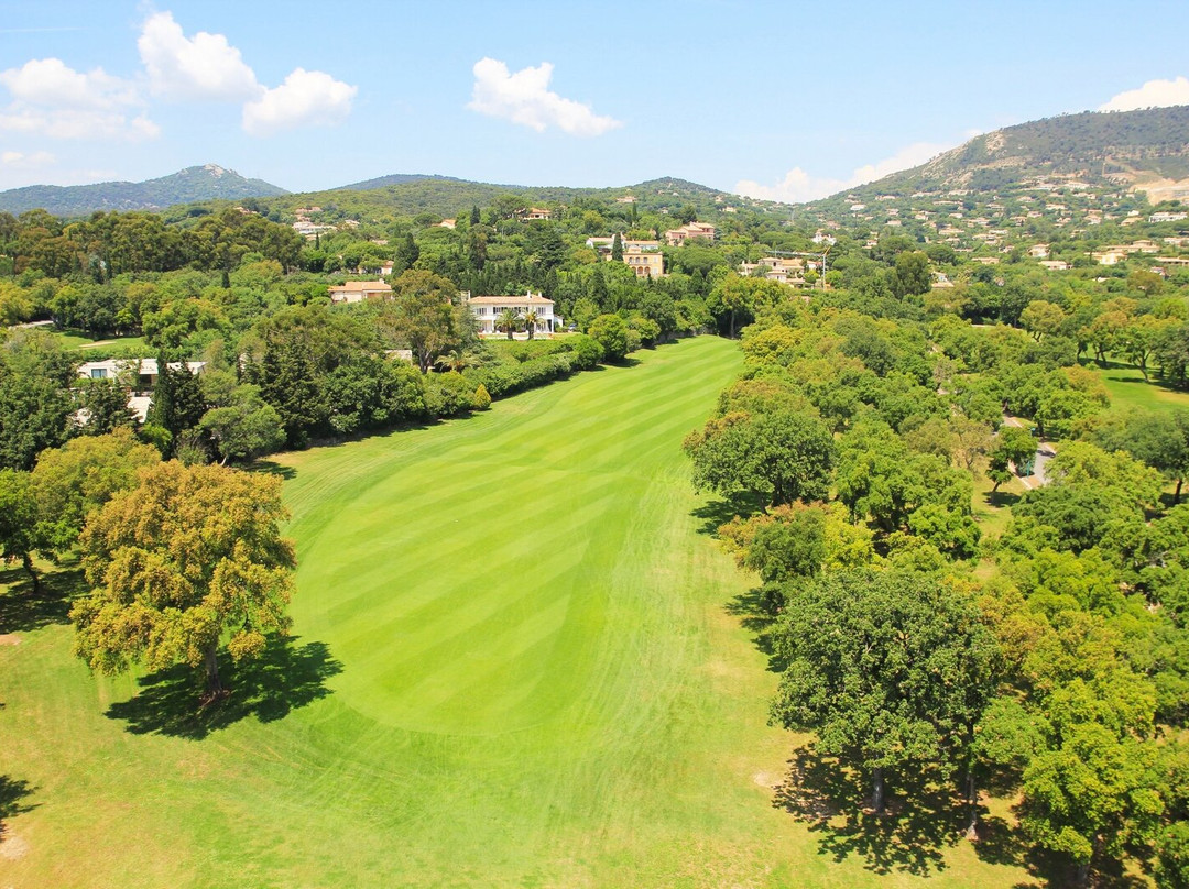Golf Club de Beauvallon-格里莫必去景点