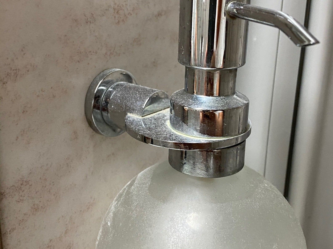 Hotel Eagles Inn主图