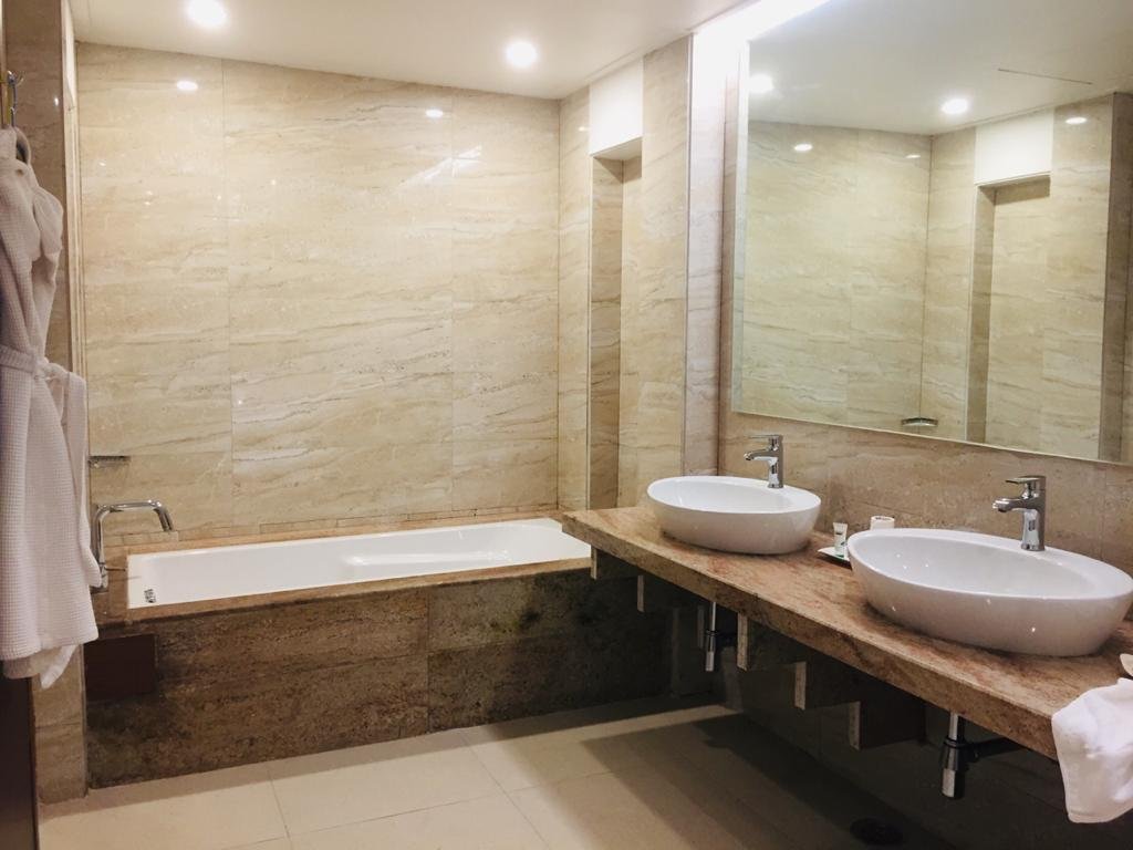 Pipul Padmaja Premium Hotel & Convention-浴室