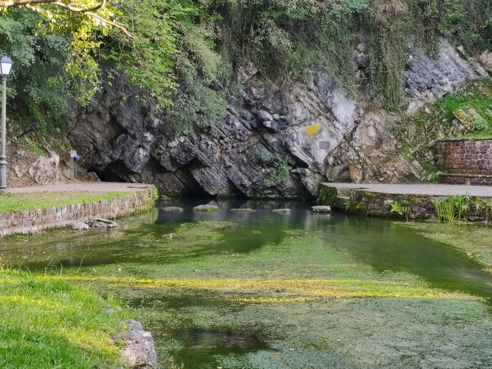 Parque y Nacimiento de La Fuentona en Ruente景点图片