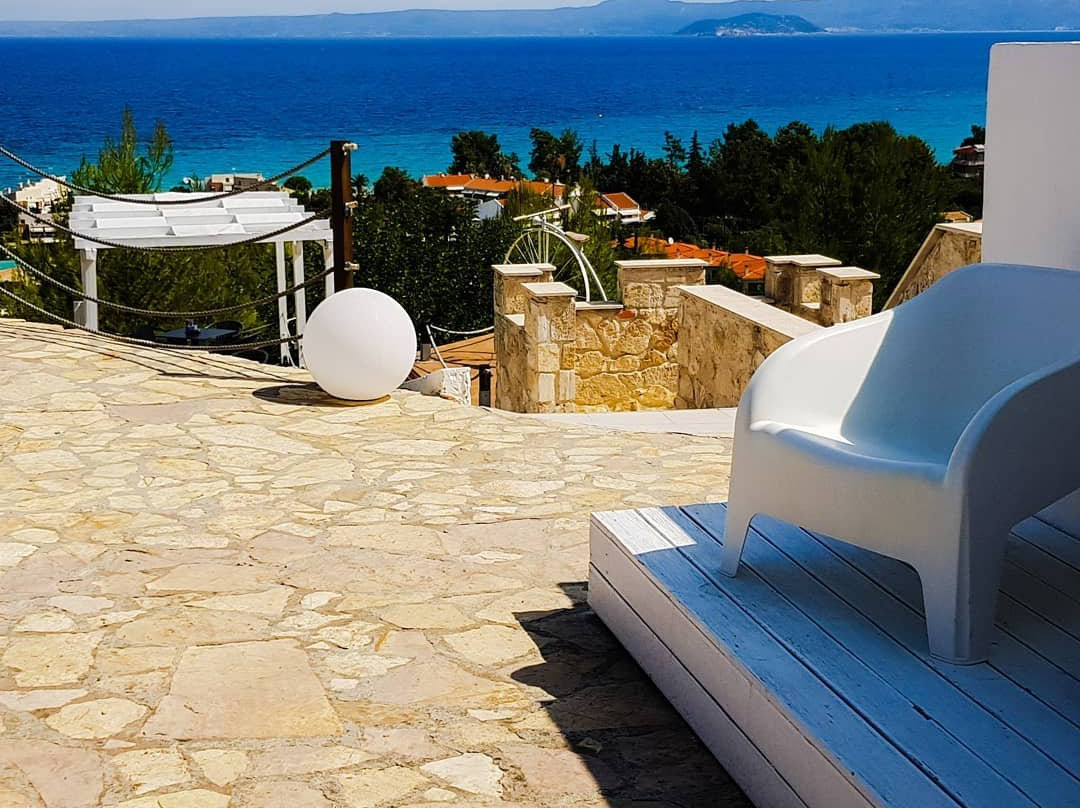 Bungalow White Tennis Apartments & Suites主图