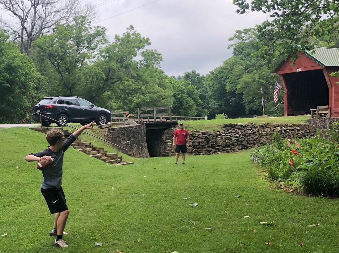 Sinking Creek Covered Bridge-Newport必去景点
