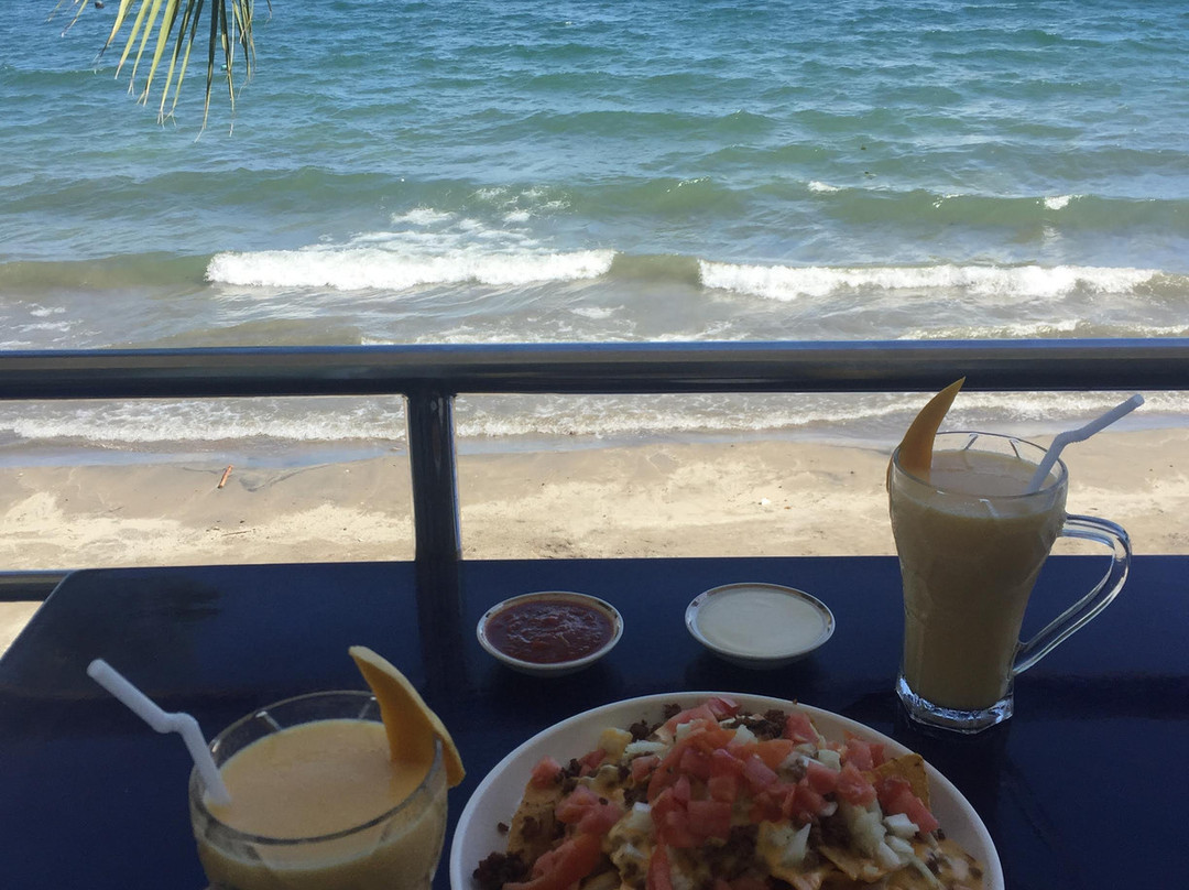 Mango's Beachfront Resort主图