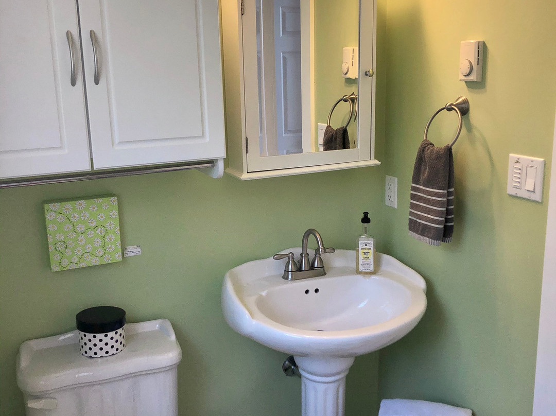 Bee's Knees BnB & Art Studio主图