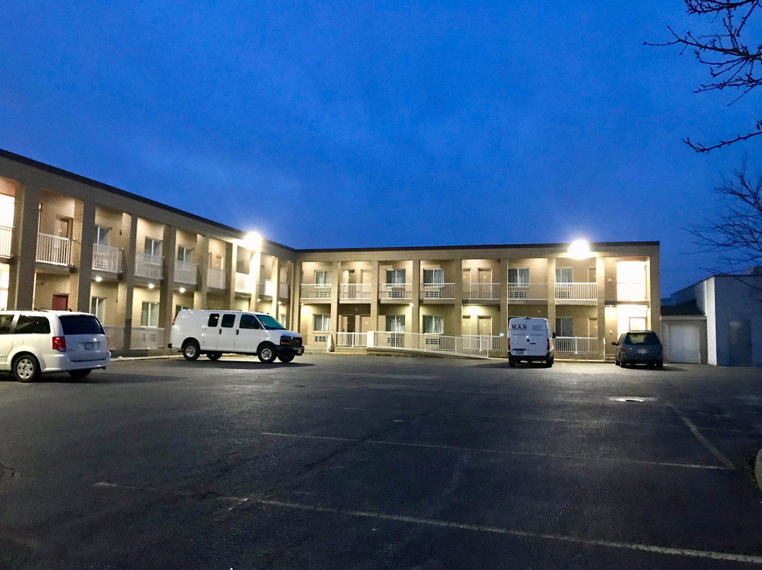 Super 8 By Wyndham Windsor/Dougall主图