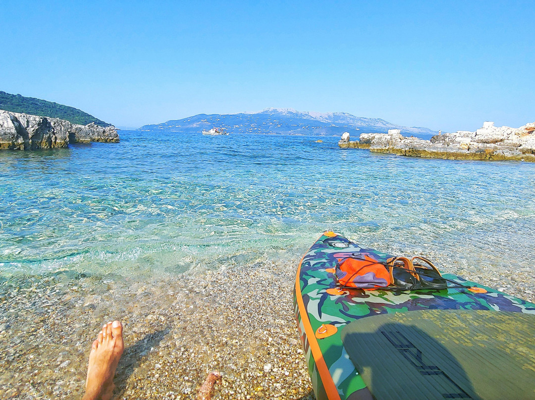 Paddleboarding in the islands-Ksamil必去景点
