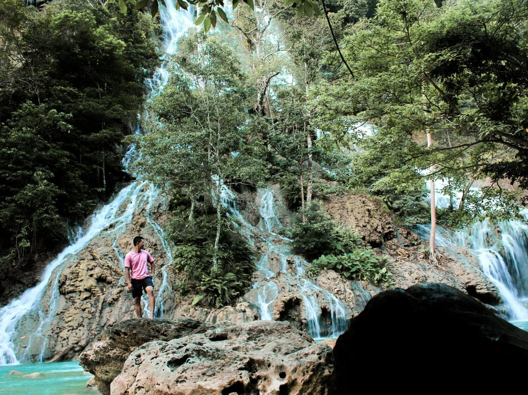 Lapopu Waterfalls景点图片