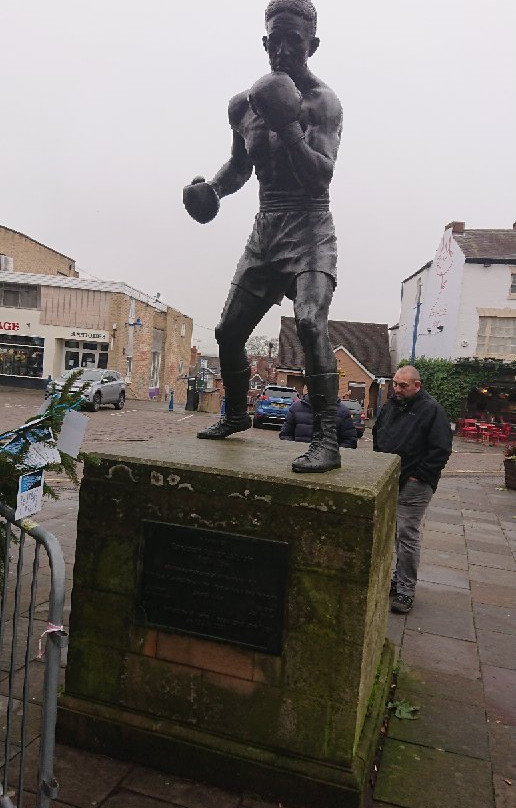 Randolph Turpin Statue-沃里克必去景点