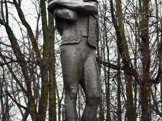 Fyodor Volkov Monument-雅罗斯拉夫必去景点