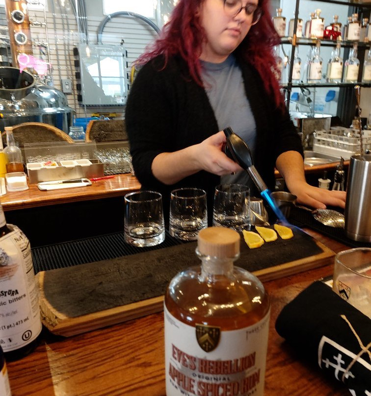 Three Crosses Distilling Company景点图片