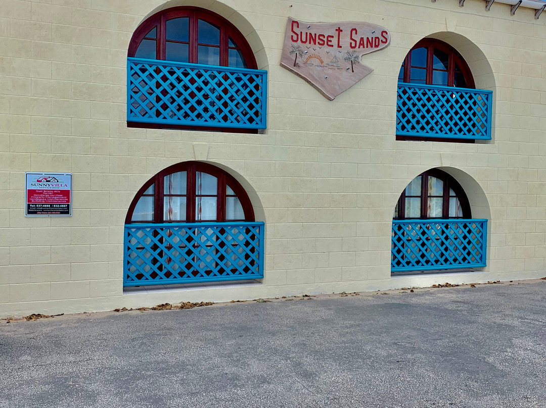 Sunset Sands Apartments主图