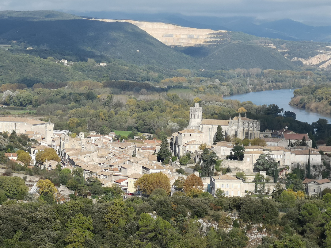 Viviers St Michael's Statue-Viviers必去景点