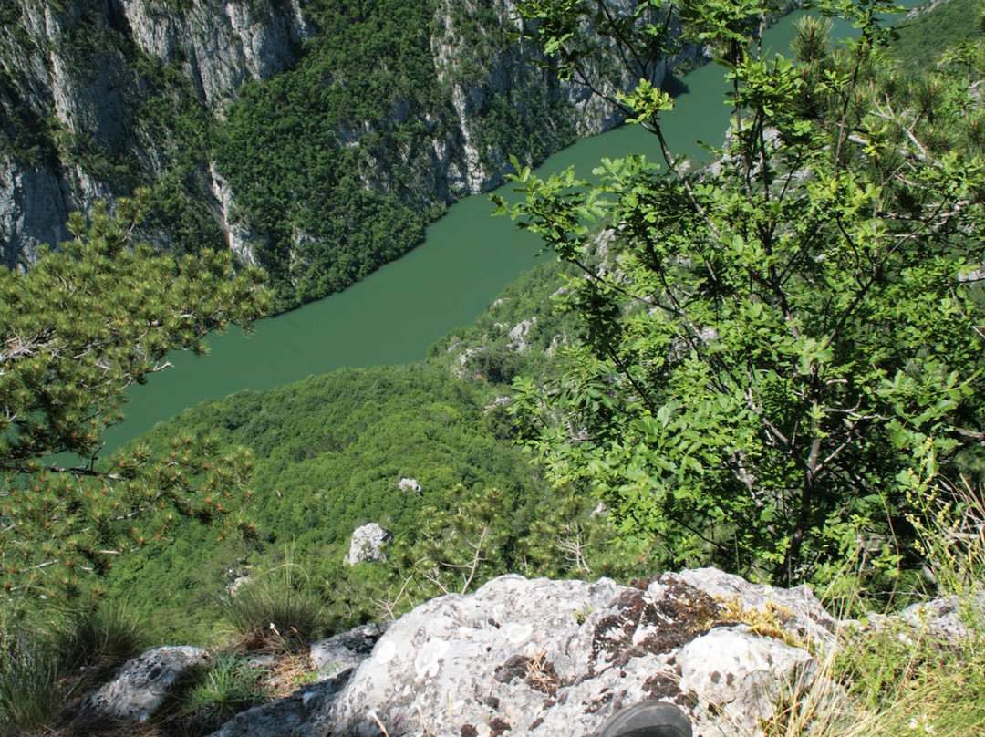 Perucac Lake景点图片