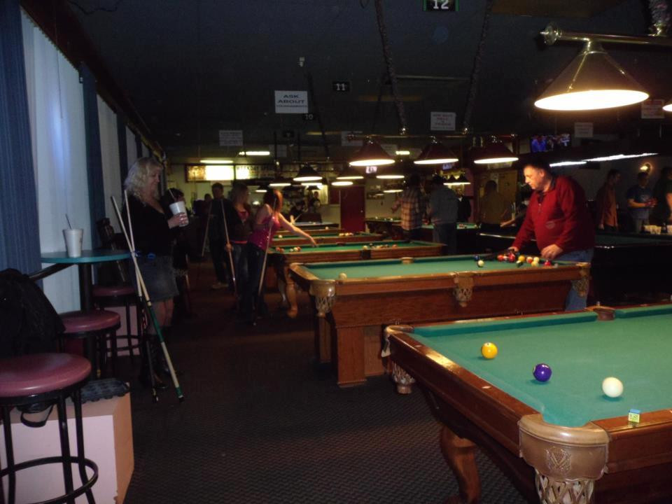 La Salle旅游景点-Cones & Cues Billiards