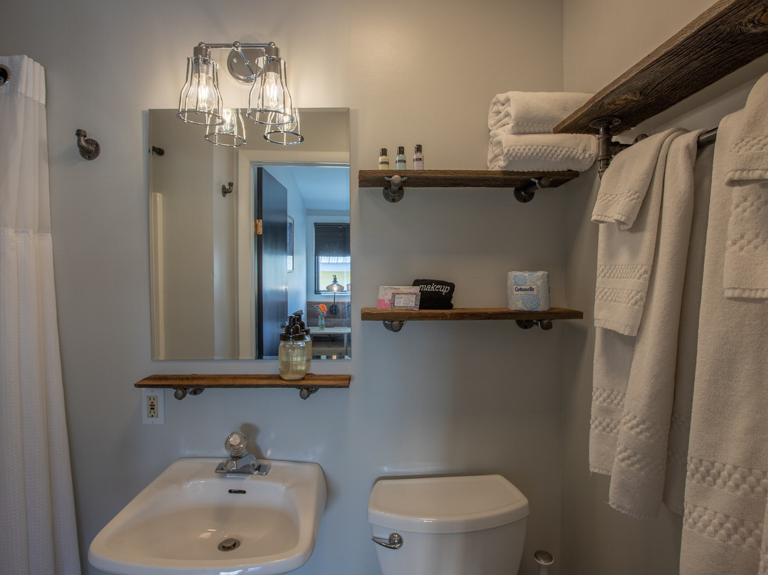 Purple Mountain Bed & Breakfast and Spa主图