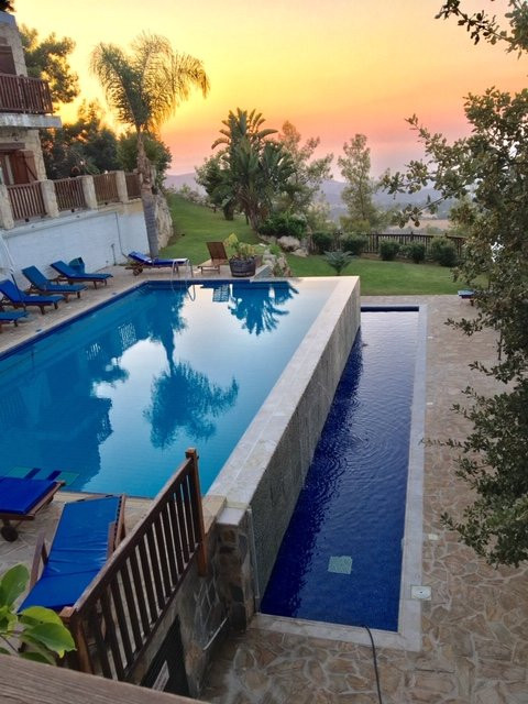 Paradisos Hills Hotel & Retreat主图