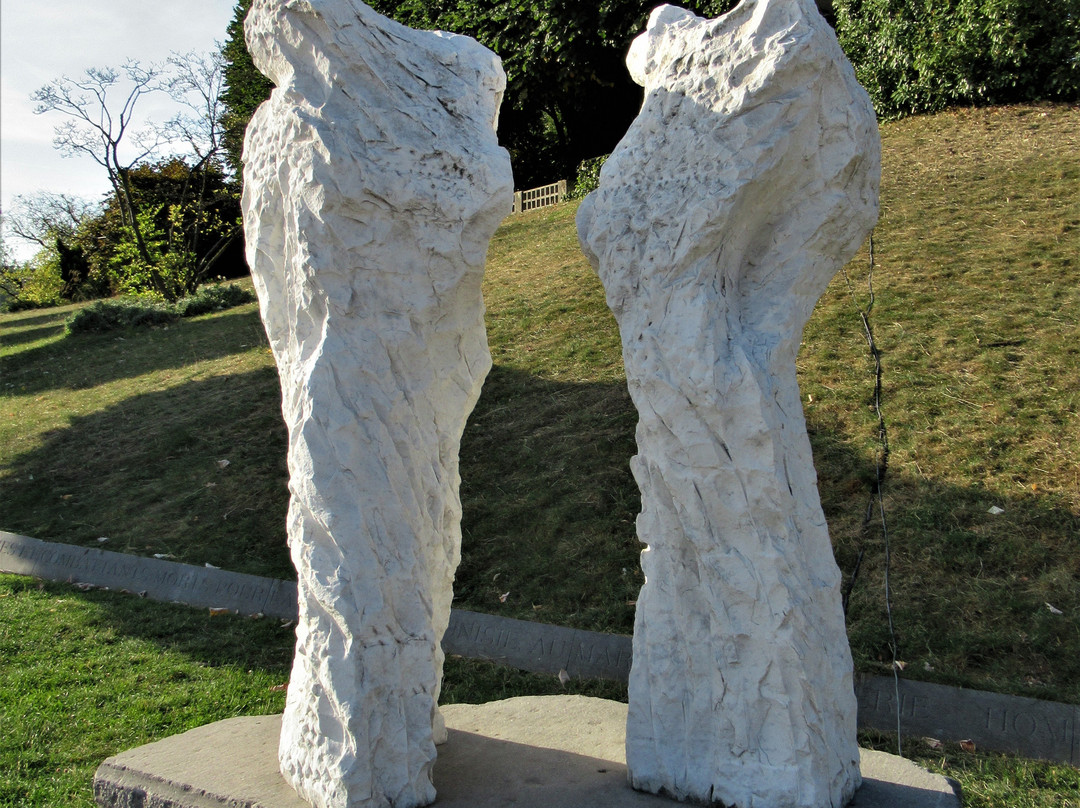 Parc de la Butte-du-Chapeau-Rouge-巴黎必去景点