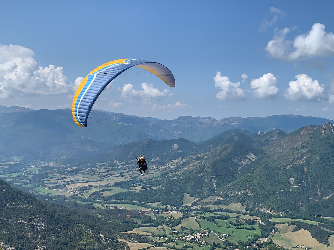 Ecole de Parapente Haut le Mains景点图片