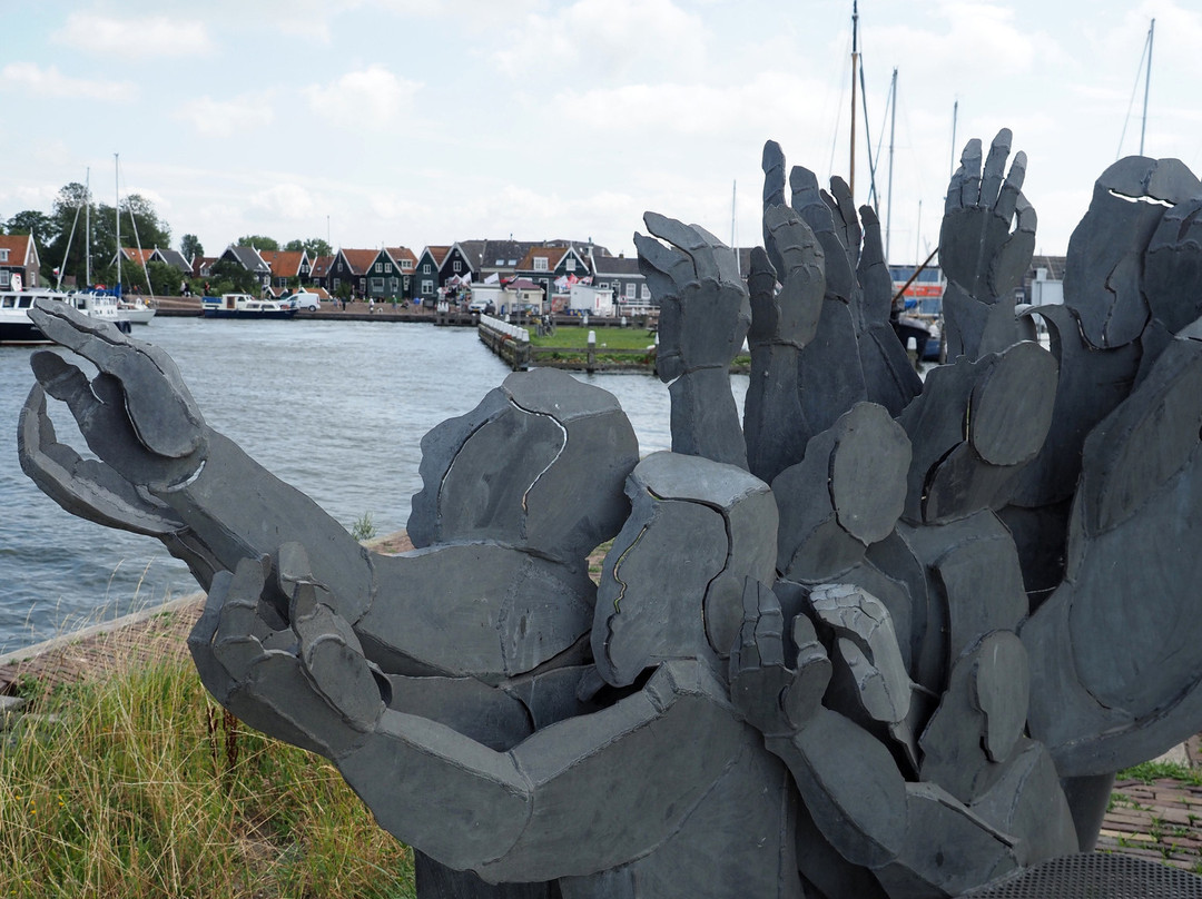 Flood memorial 'The Wave'景点图片
