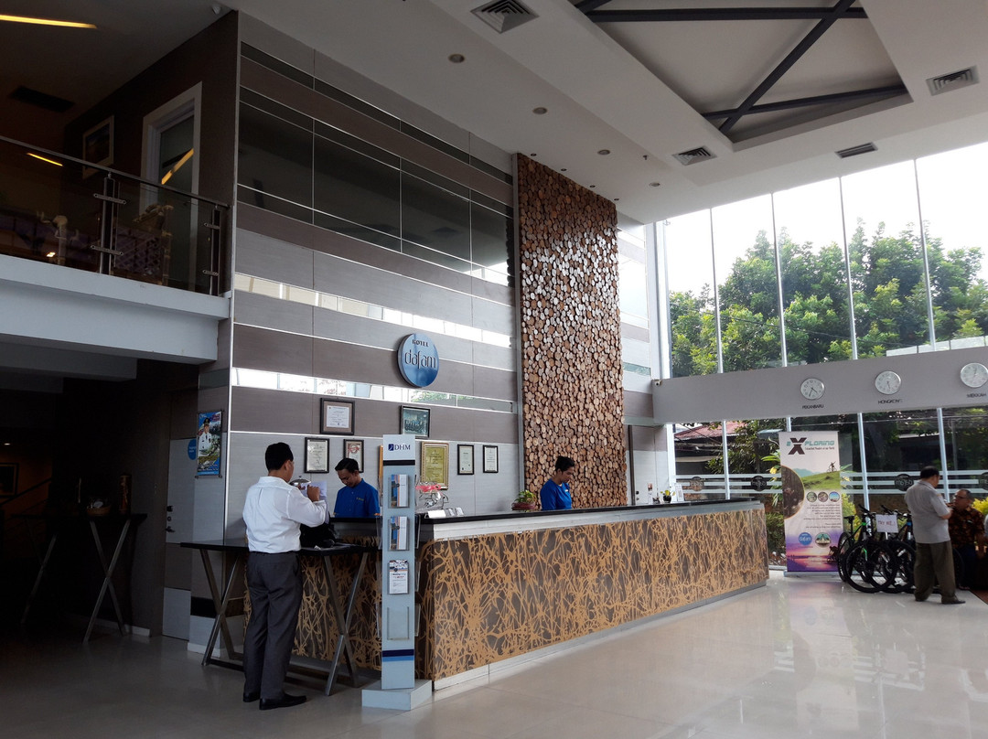 龙鱼大酒店主图