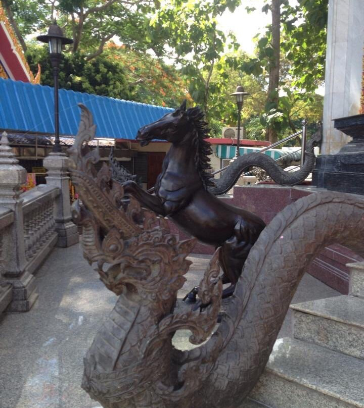 The King Taksin Shrine景点图片
