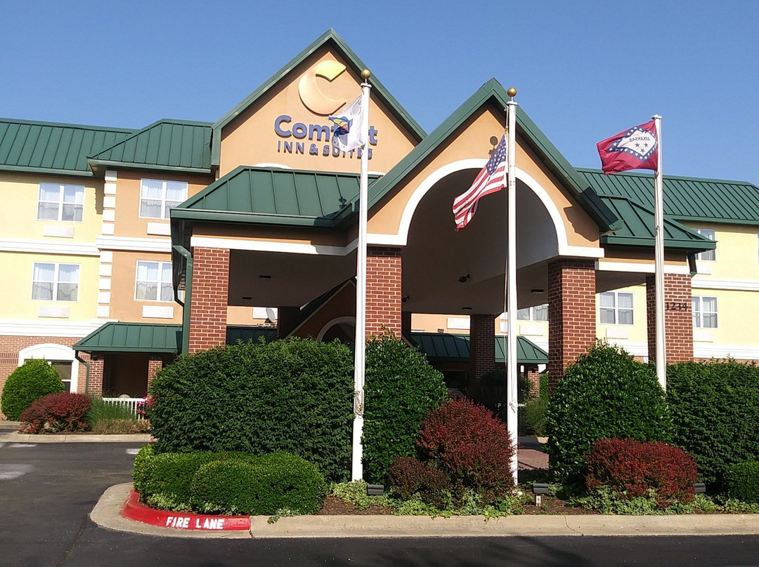 Comfort Inn & Suites Fayetteville-University Area主图