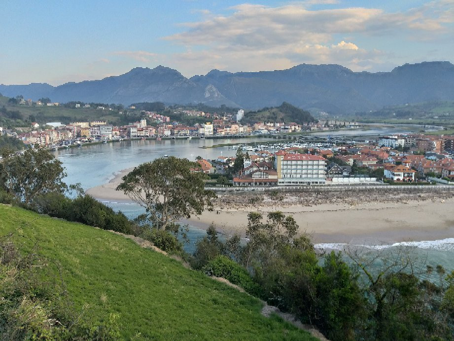 Playa de Santa Marina景点图片