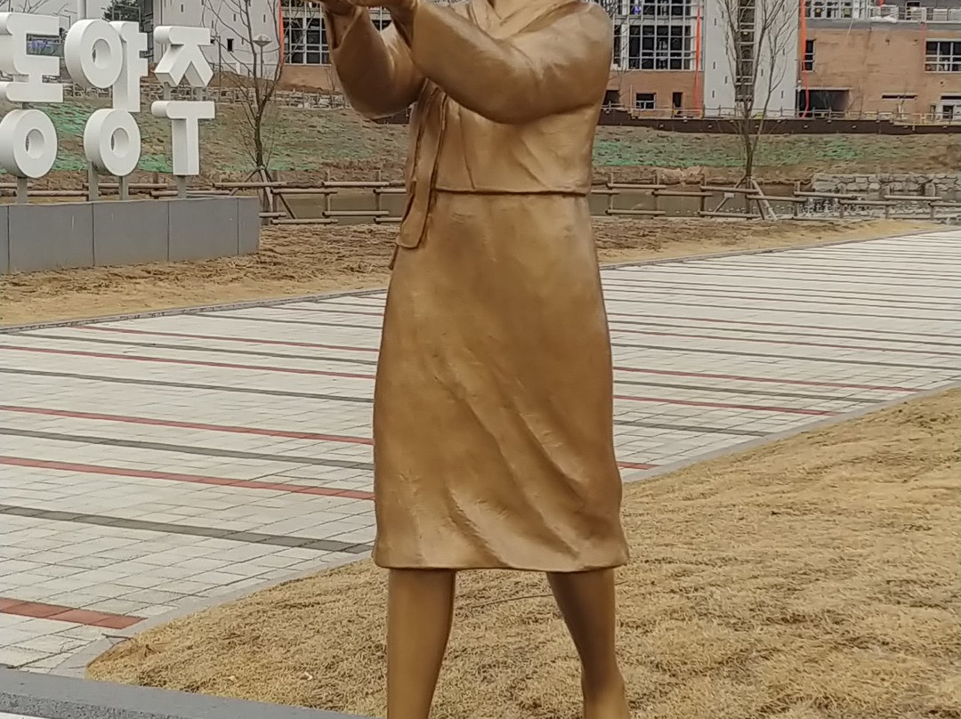 Statue of Peace-杨州市必去景点