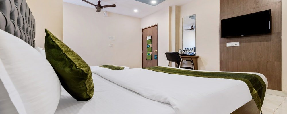 SilverKey Executive Stays 37812 Royal Crown Airport主图