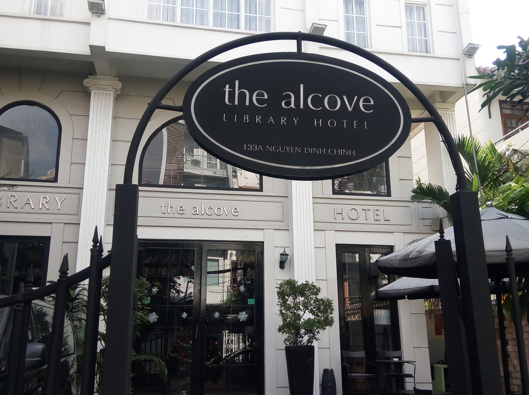 阿尔科夫图书馆酒店主图