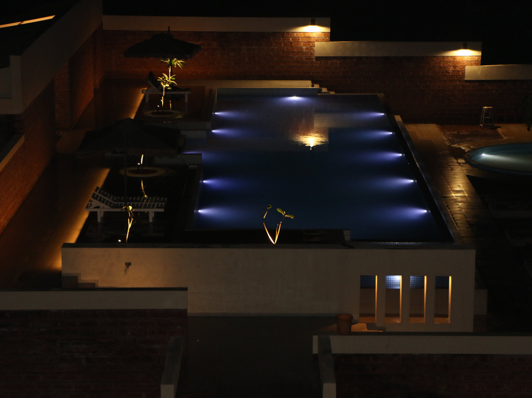 Westbay Resort and Spa主图