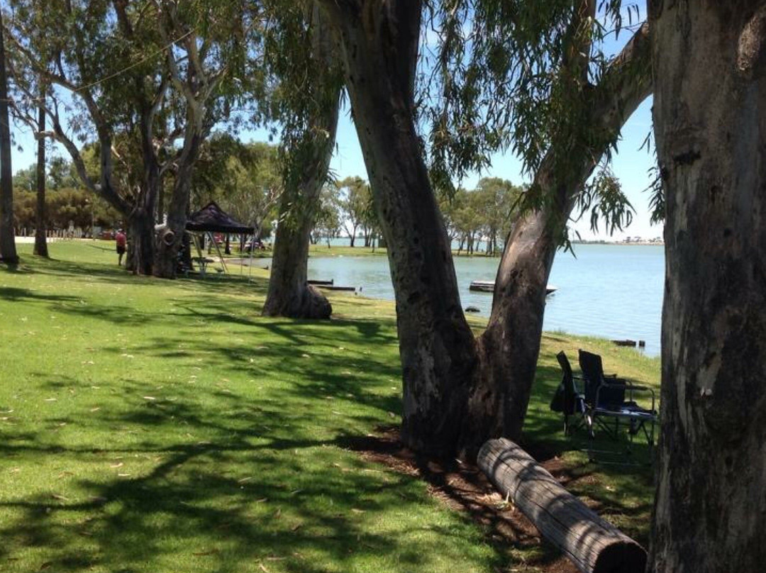 Barham旅游景点-Lake Charm
