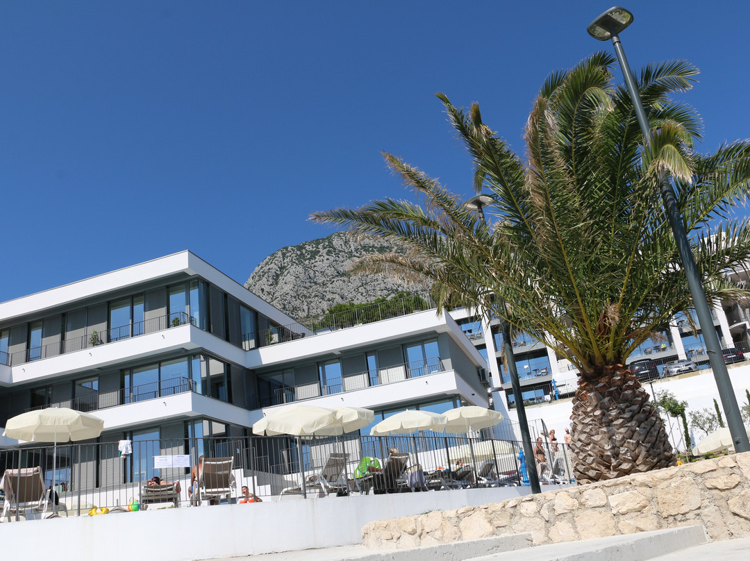Morenia Beach Resort主图