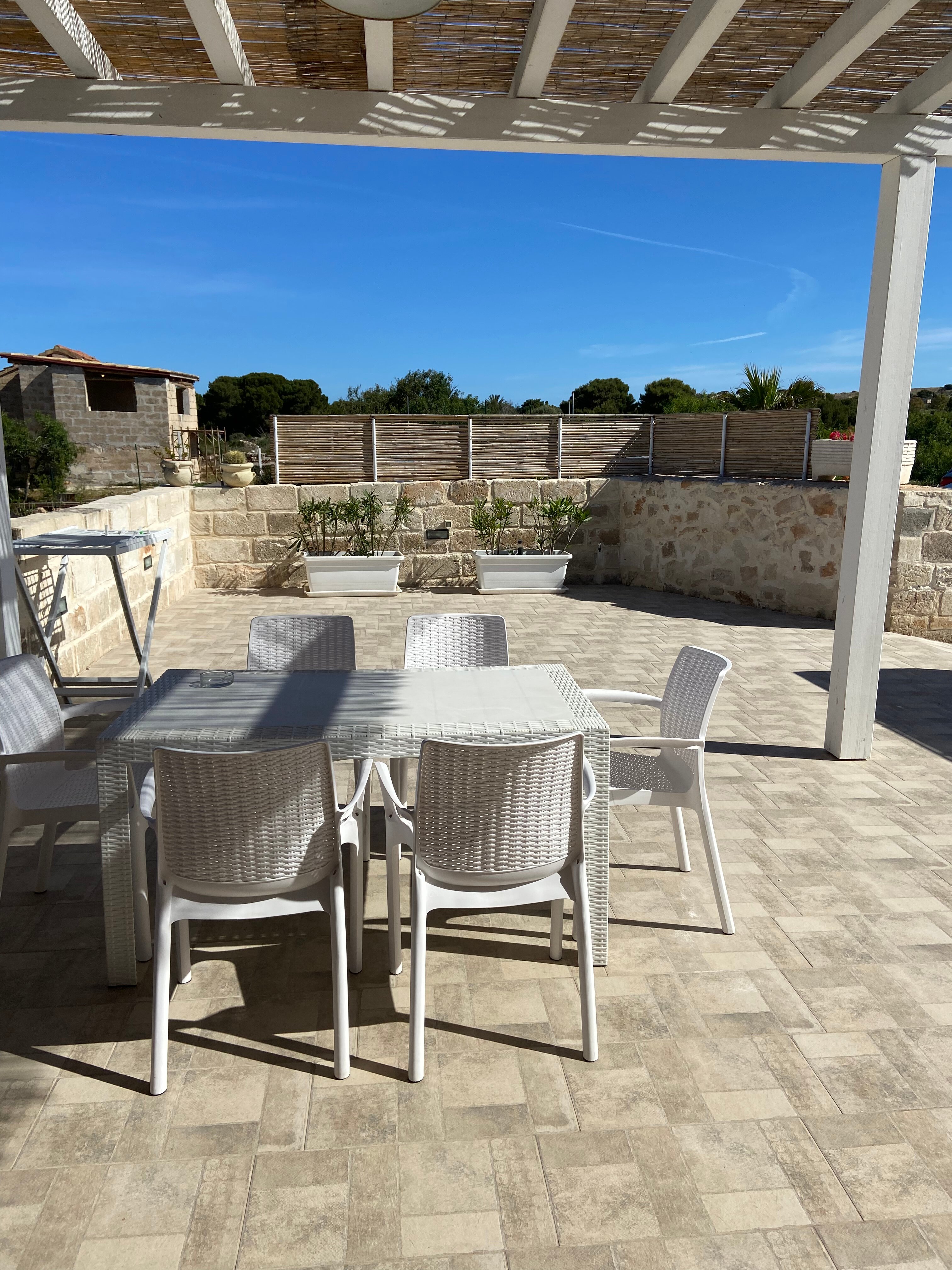 Cave Garden Rooms-官方