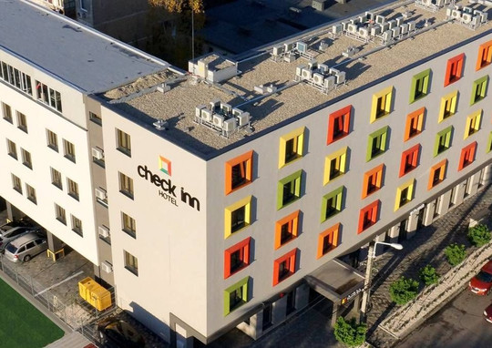 Check Inn Hotel